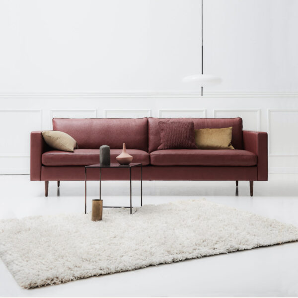 rødbrun læder sofa fra mogens hansen set i stue med plysset tæppe