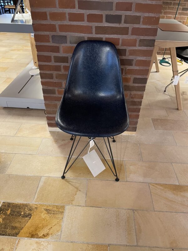DSR Eames Fiberglass Side Chair - Forskellige farver - Udstillingsmodeller