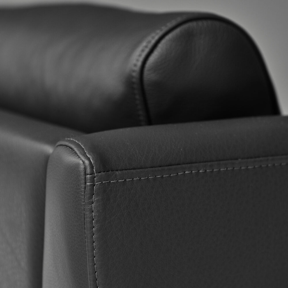 detaljebillede af mogens Hansen sofa i sort læder