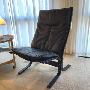 Fiora høj Siesta stol - Sort ask - Udstillingsmodel