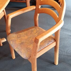 Dyrlund - Spisebord inkl. 5 stole -Udstillingsmodel